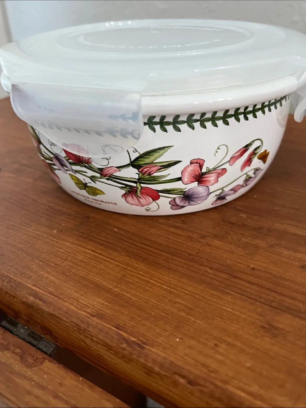 Portmeirion Botanic Garden White Ceramic Sweet Pea storage bowl with snap lid